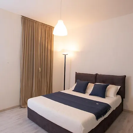 Elegant Little - Center - M4 Station Apartmán *